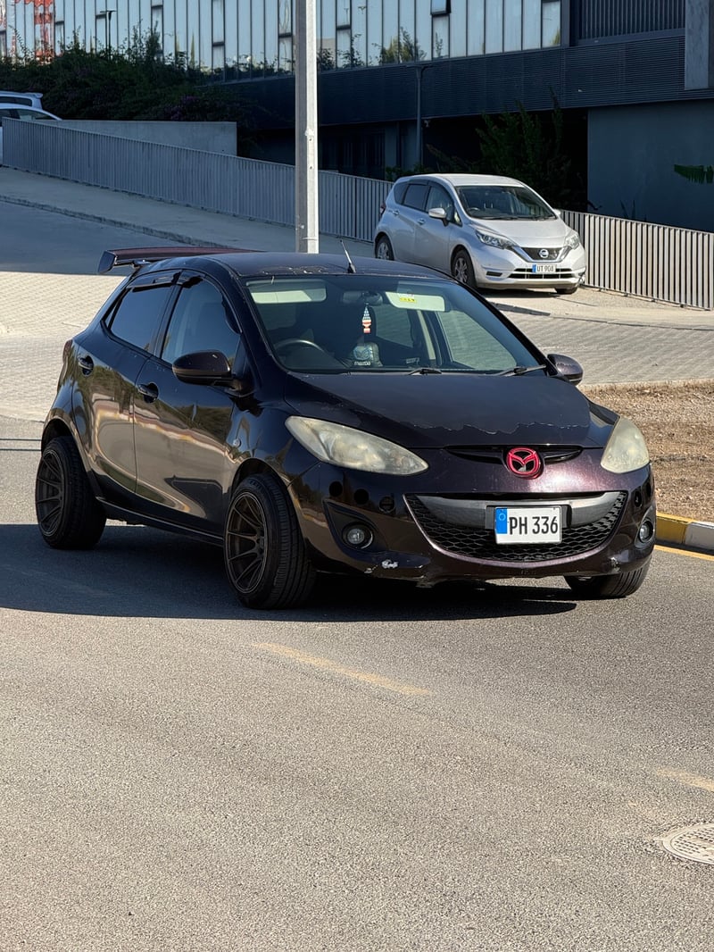Mazda Demio — 1/8