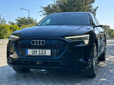 Audi E-Tron — 2