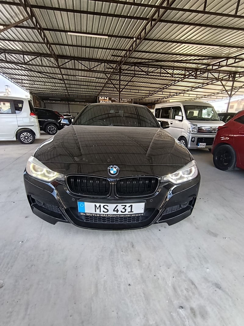 BMW 320i — 1/8