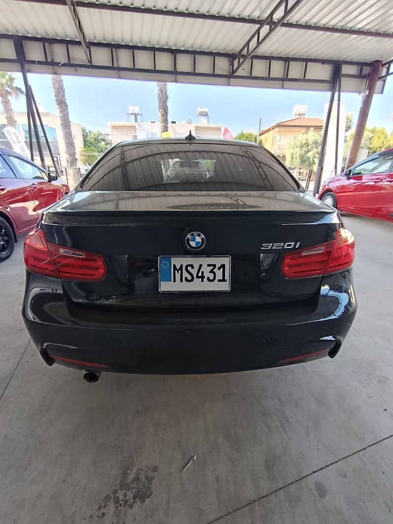 BMW 320i — 4