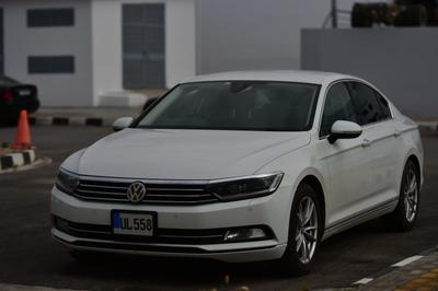 Volkswagen Passat — 1