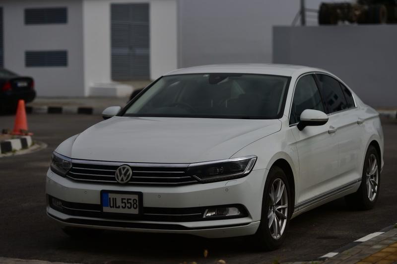 Volkswagen Passat — 1/4