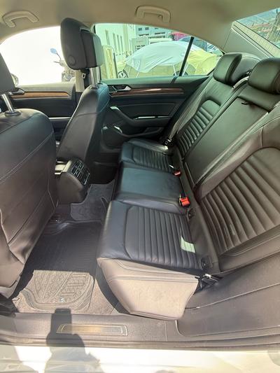 Volkswagen Passat — 3