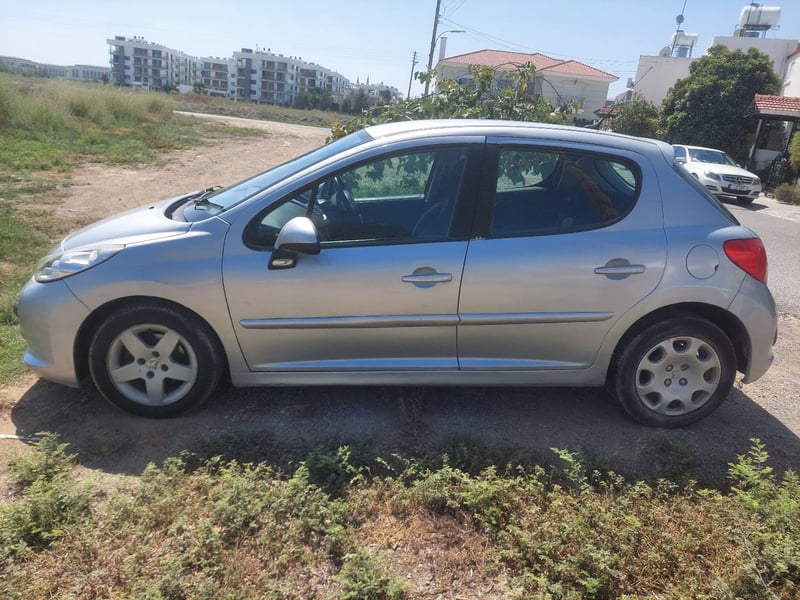 Peugeot 207 — 4