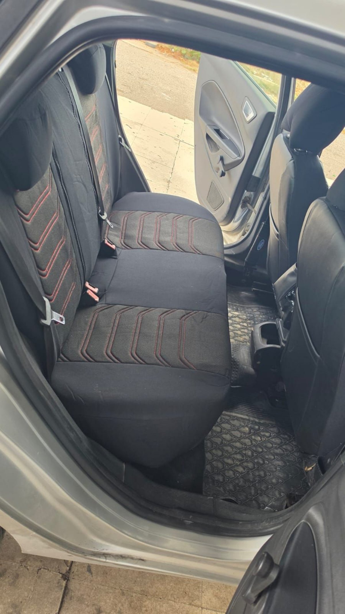 2015 Ford Fiesta 4