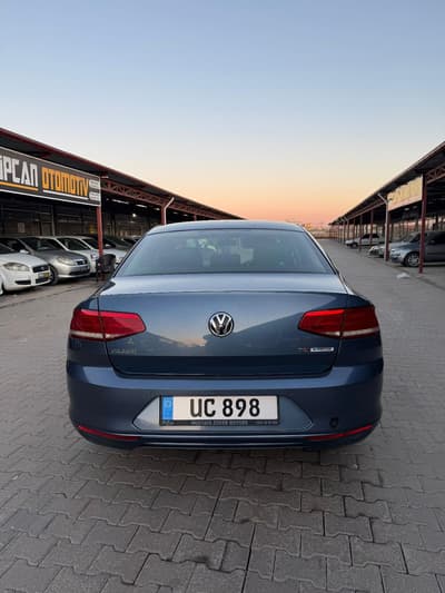 Volkswagen Passat — 6