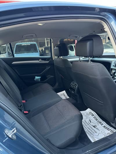 Volkswagen Passat — 7