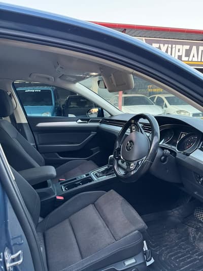 Volkswagen Passat — 8