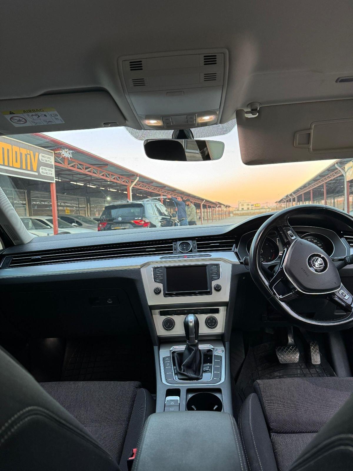 2016 Volkswagen Passat 9