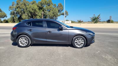 Mazda Axela — 3