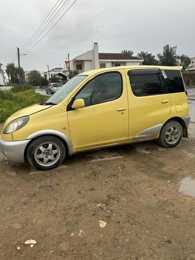 Toyota Funcargo — 2