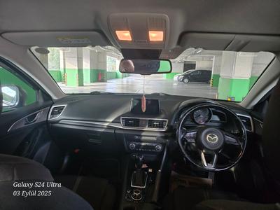 Mazda Axela — 4
