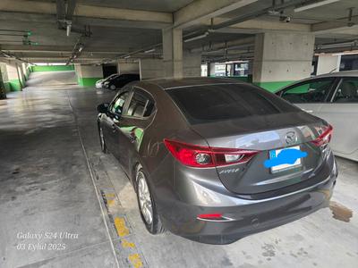 Mazda Axela — 1