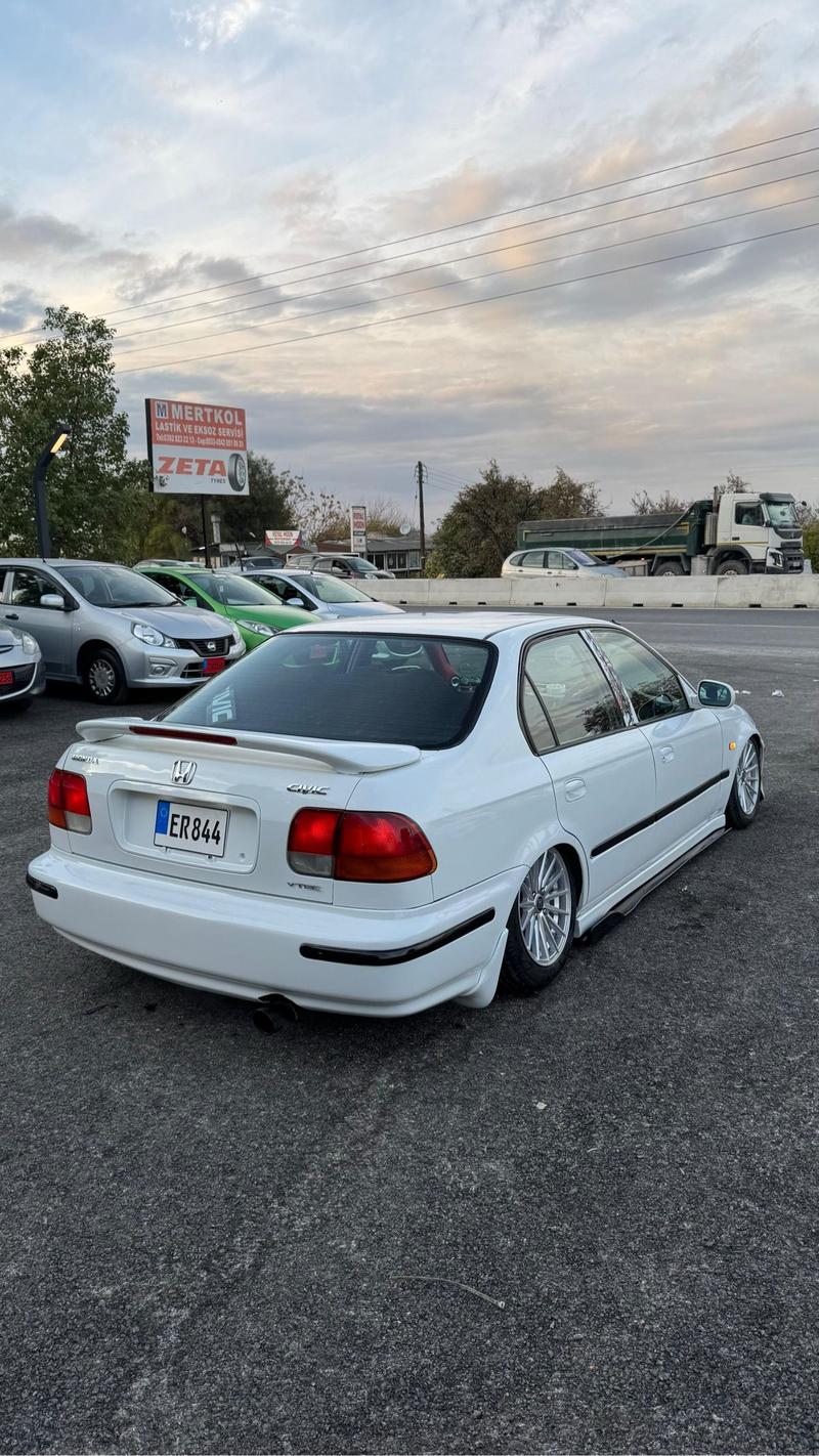 Honda Civic — 1/3