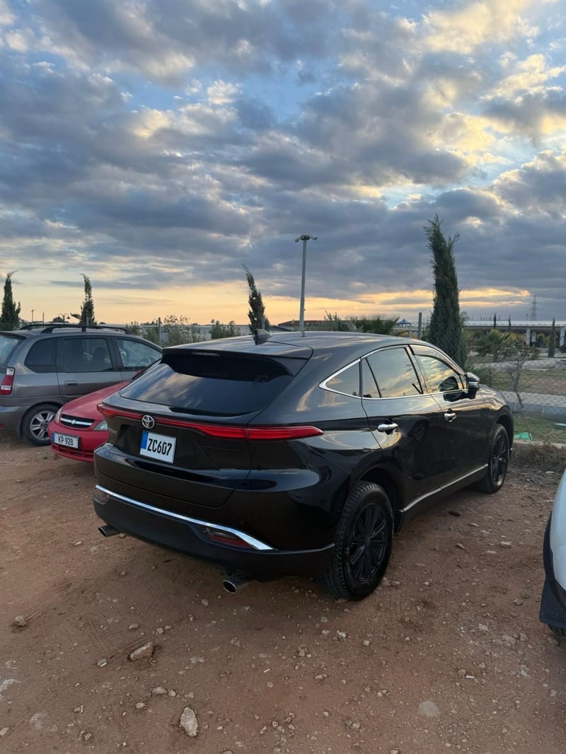 Toyota Harrier — 1