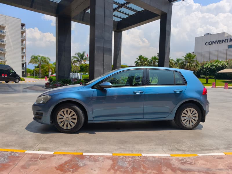 Volkswagen Golf — 1/4
