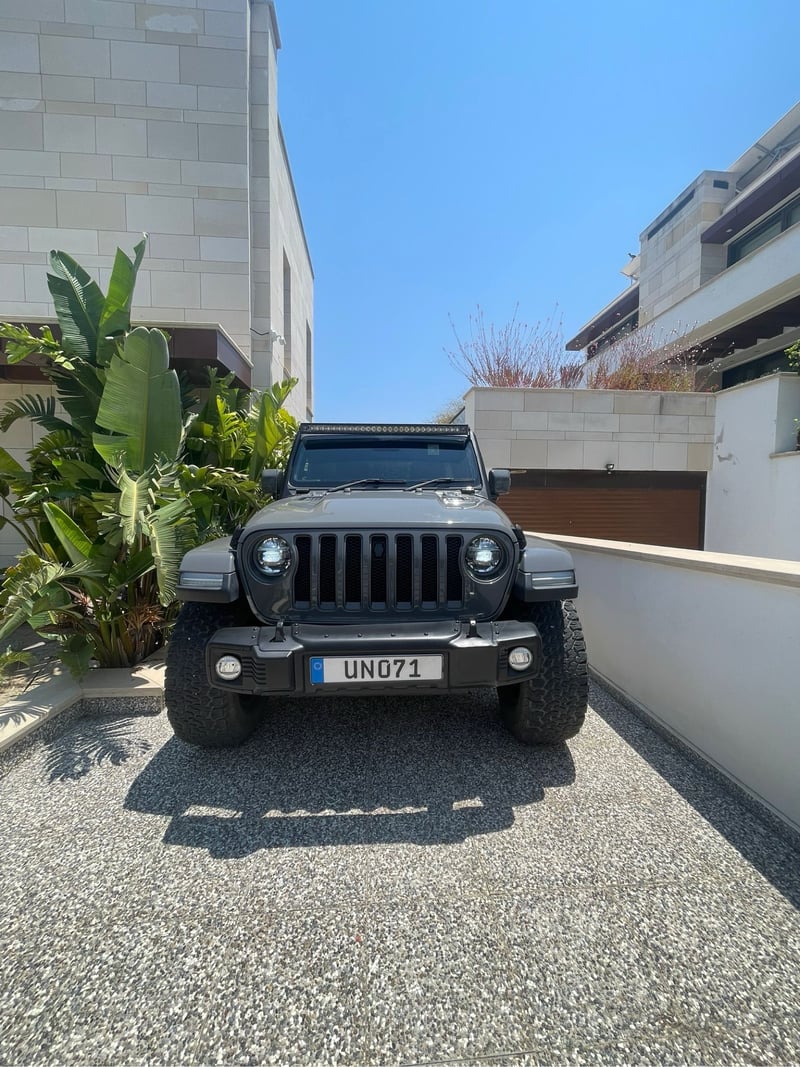 Jeep Wrangler — 4