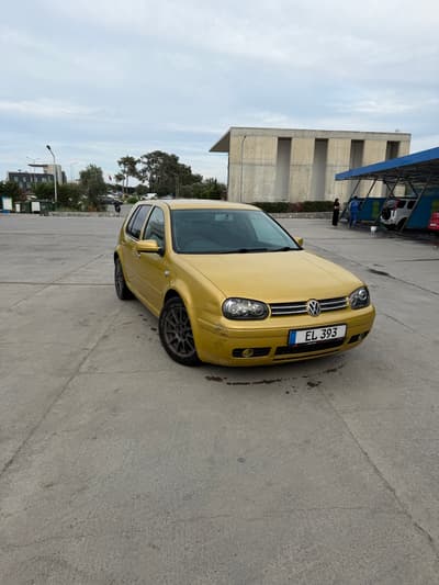 Volkswagen Golf — 2