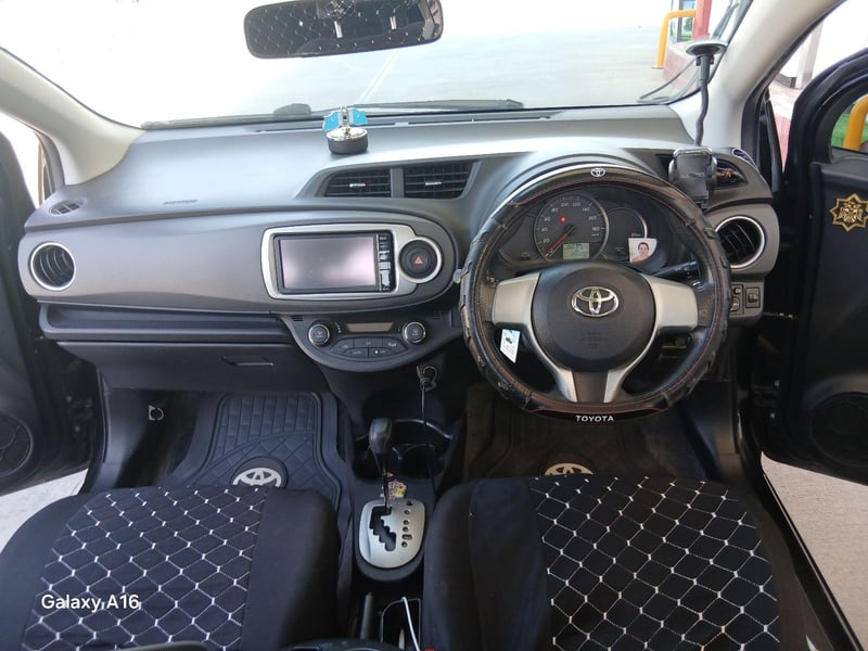 Toyota Vitz — 3