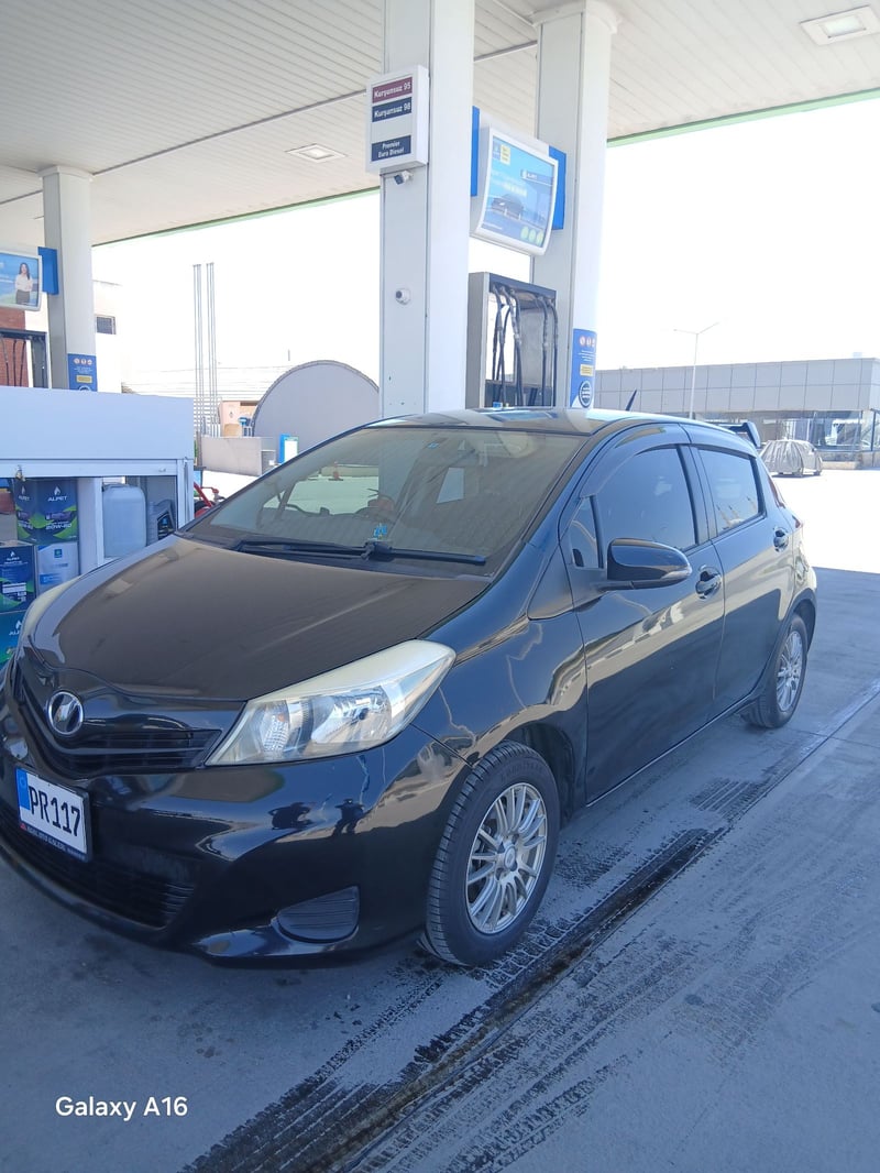 Toyota Vitz — 10