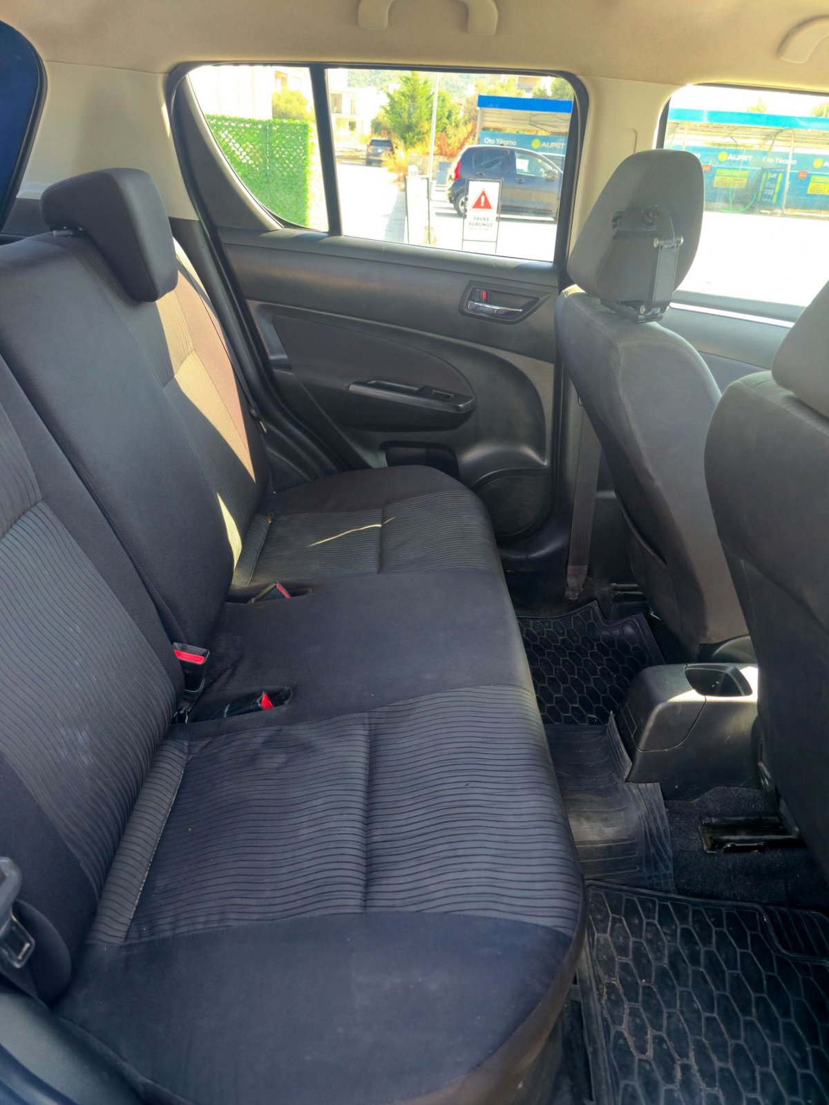 2012 Suzuki Swift 8