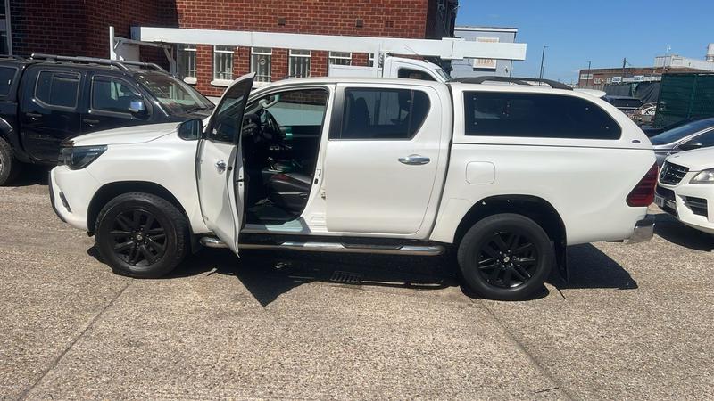 Toyota Hilux — 1/8