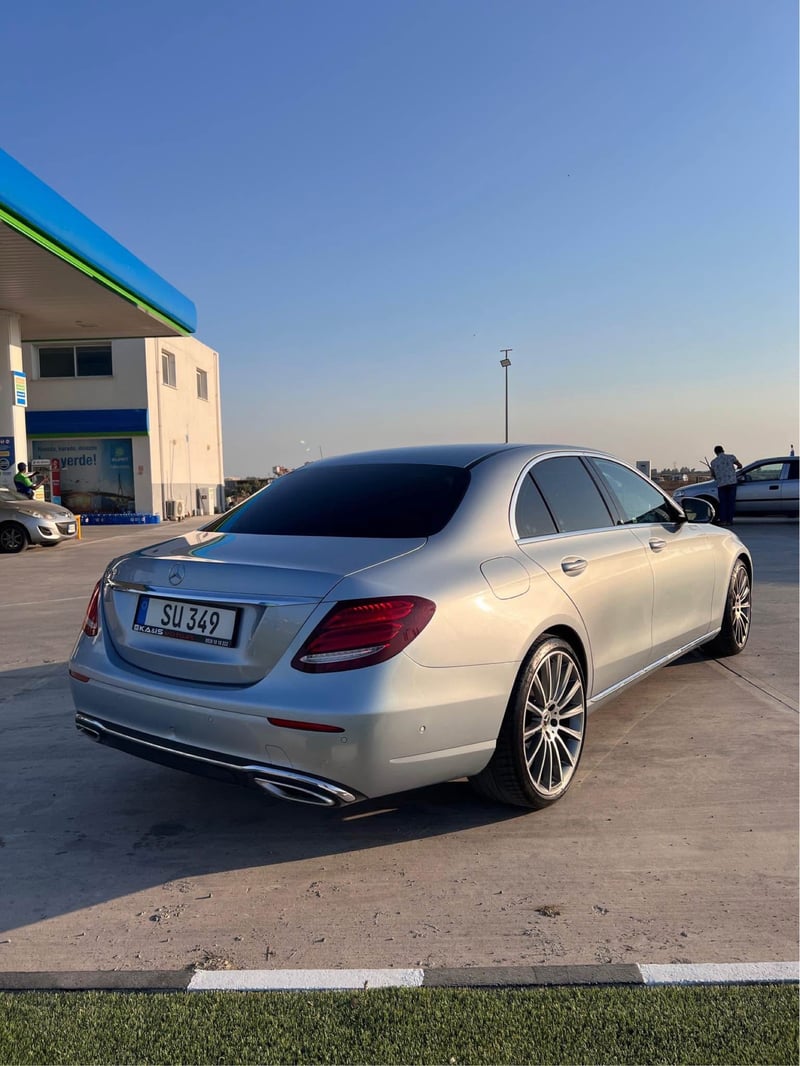 Mercedes-Benz E 220d — 4