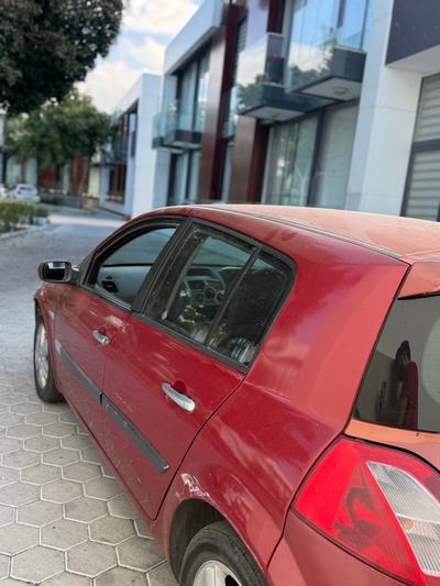 Renault Megane — 4