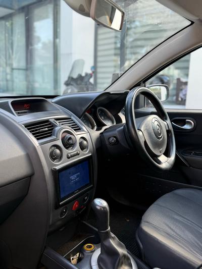 Renault Megane — 5
