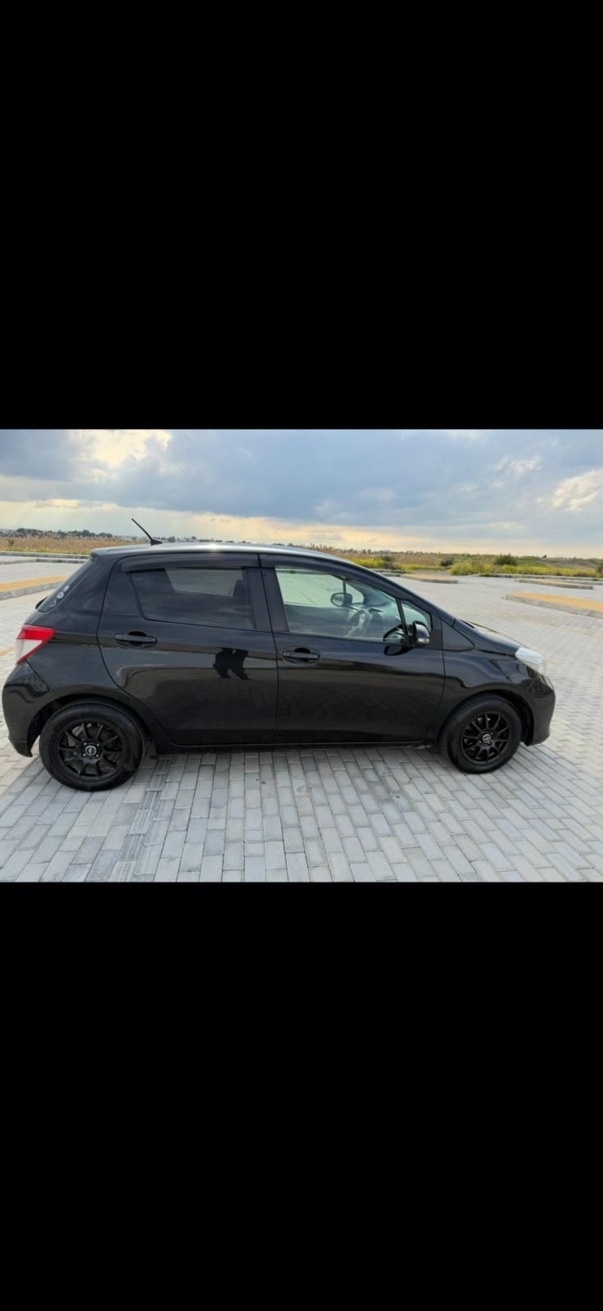 2011 Toyota Vitz 2