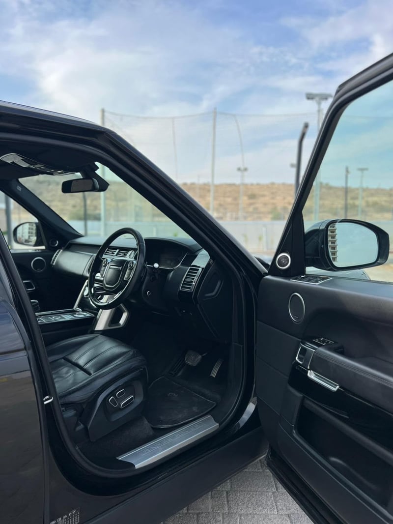 Land Rover Range Rover Vogue — 4