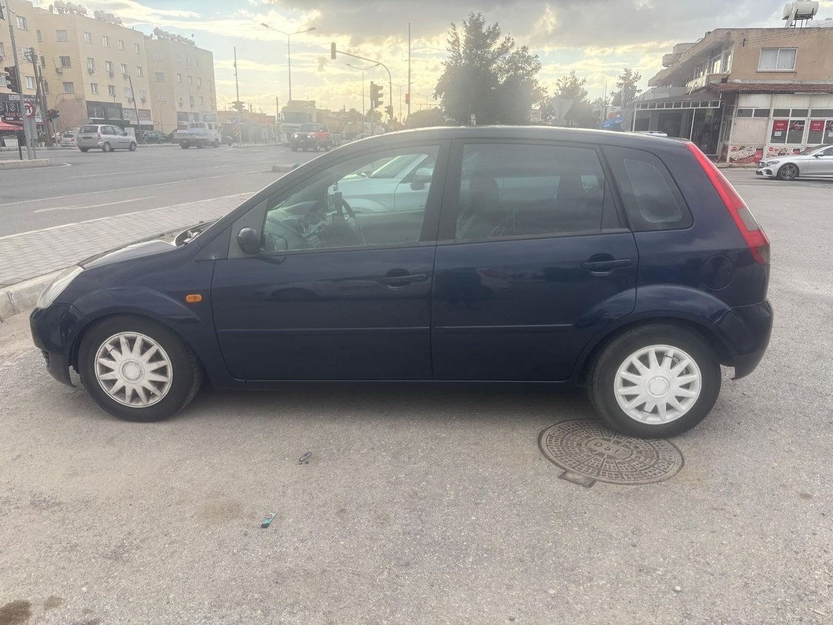 2003 Ford Fiesta 4