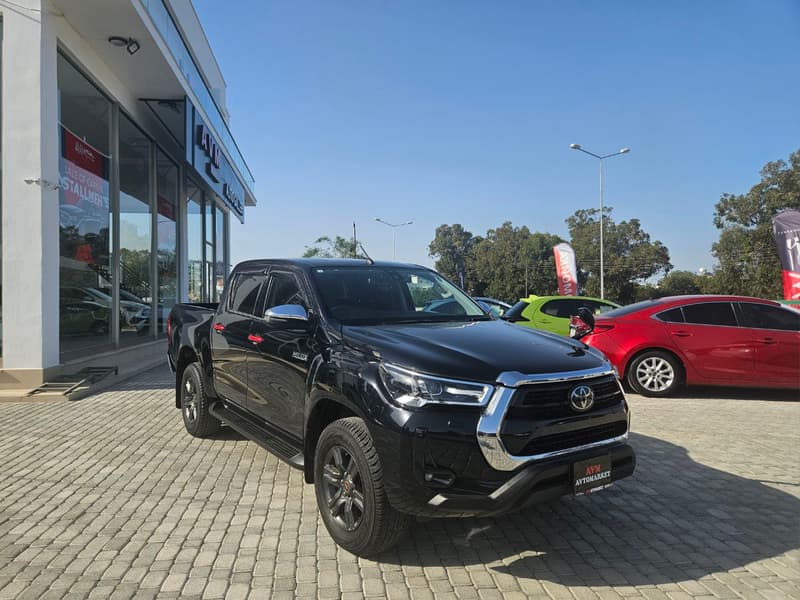 Toyota Hilux Z — 1/9