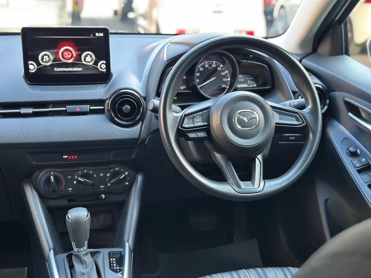 2022 Mazda 2 7