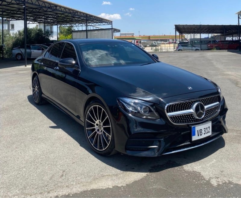 Mercedes-Benz E 220 — 1