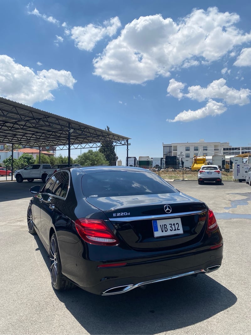Mercedes-Benz E 220 — 4
