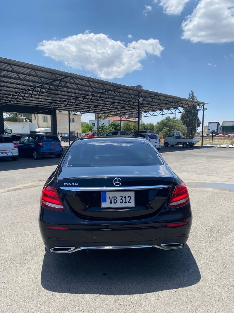 Mercedes-Benz E 220 — 7