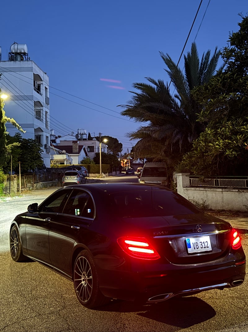 Mercedes-Benz E 220 — 7