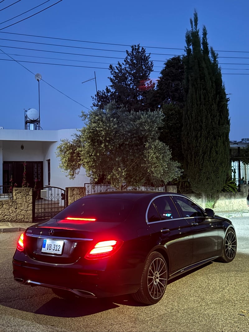 Mercedes-Benz E 220 — 8