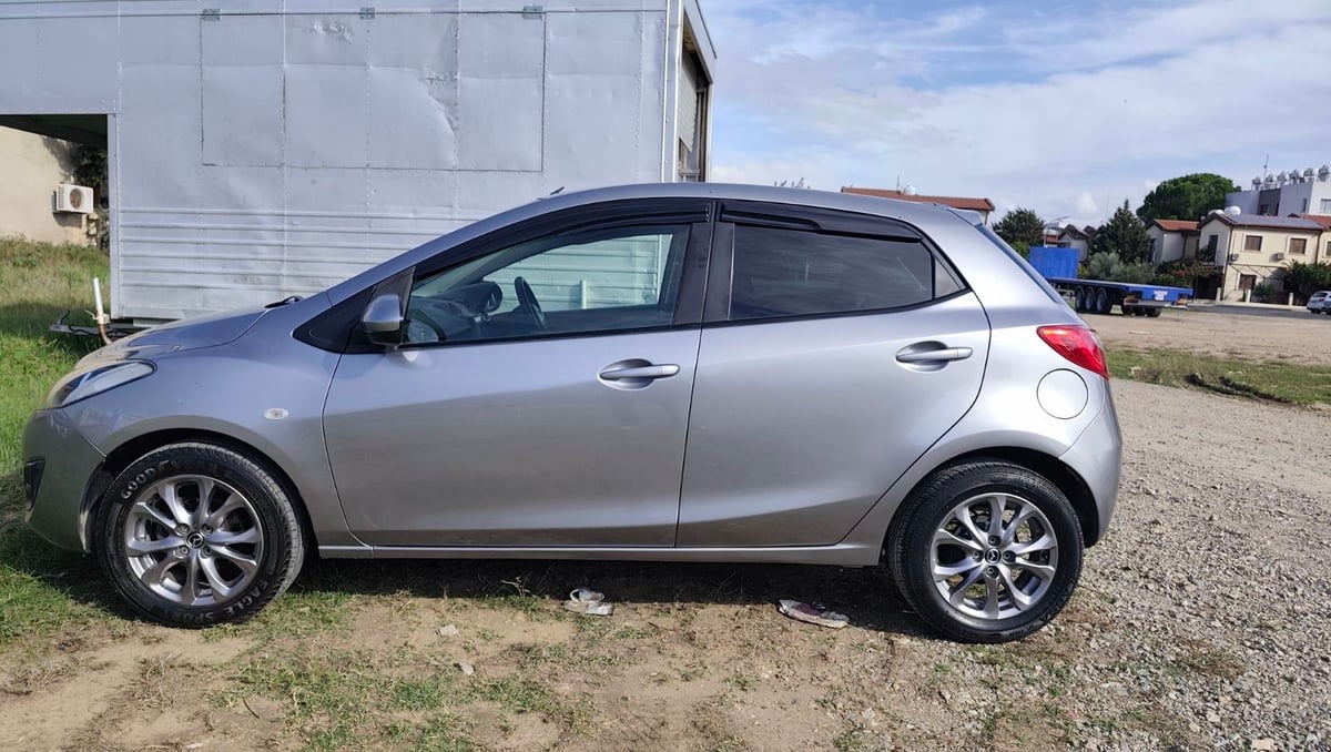 2011 Mazda Demio 5