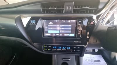 Toyota Auris — 7