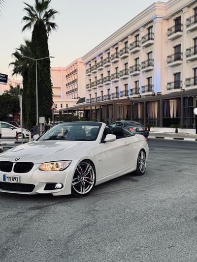 2010 BMW 320i Cabrio