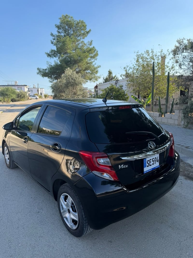 Toyota Vitz — 4