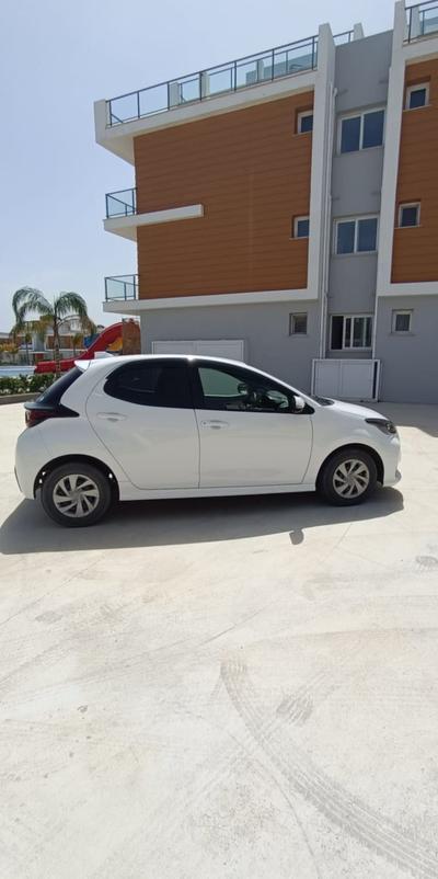 Toyota Yaris — 4