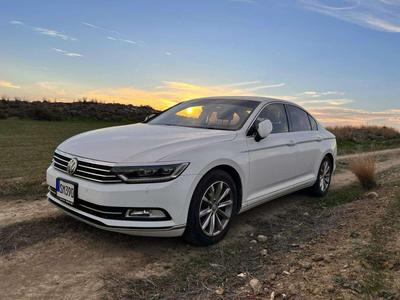 Volkswagen Passat — 1