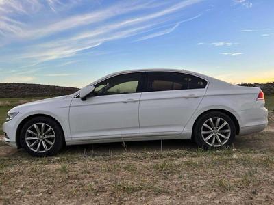 Volkswagen Passat — 8