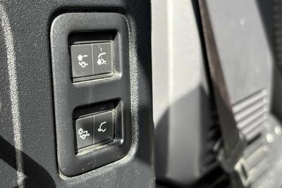 Land Rover Defender — 4