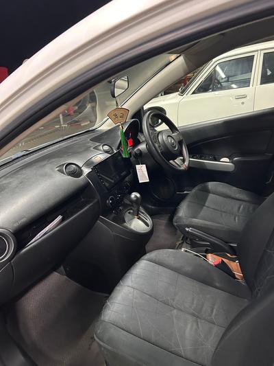 Mazda Demio — 4