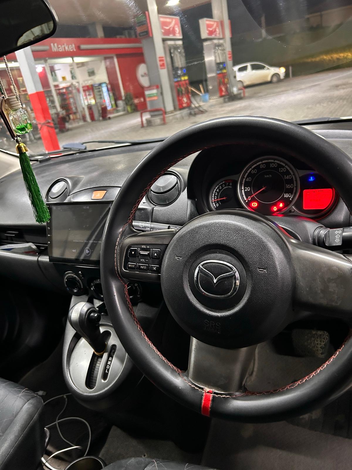 2013 Mazda Demio 6