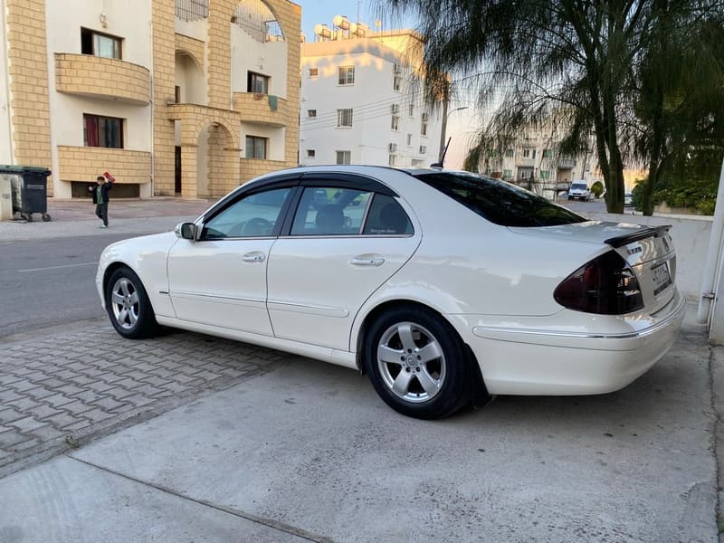 Mercedes-Benz E 220 — 1/10
